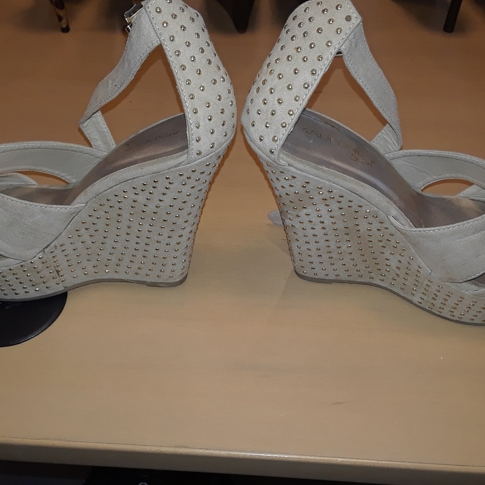 SHOES - Picture 2 of 2